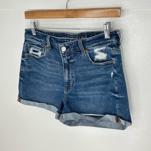 American Eagle Mom Jean Shorts Size 6 High Rise Cut Off Denim Distressed 29x2.5 - Picture 3 of 14